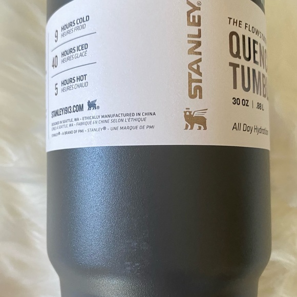 NWT New Stanley 30 Oz. Quencher H2.0 Tumbler in CHARCOAL Grey - Picture 4 of 6